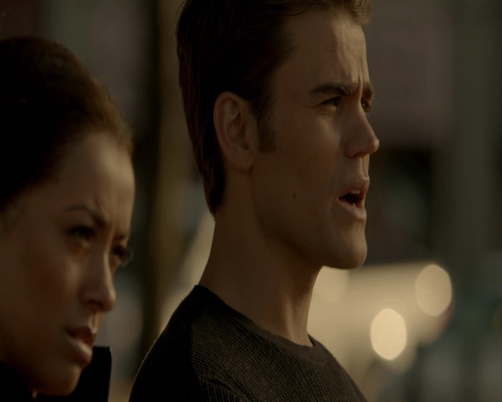 VampireDiaries-dot-nl_VampireDiaries-8x15WherePlanningAJuneWedding-deletedscenes0073.jpg