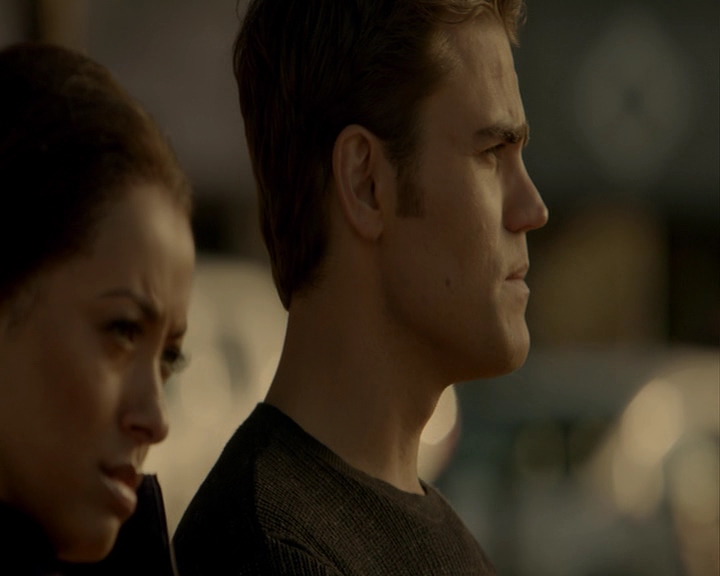 VampireDiaries-dot-nl_VampireDiaries-8x15WherePlanningAJuneWedding-deletedscenes0074.jpg