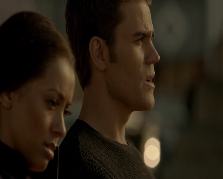 VampireDiaries-dot-nl_VampireDiaries-8x15WherePlanningAJuneWedding-deletedscenes0076.jpg
