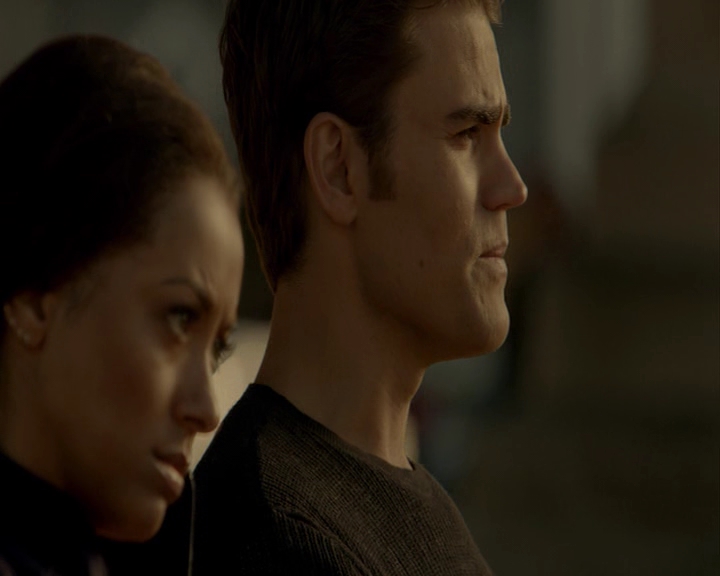 VampireDiaries-dot-nl_VampireDiaries-8x15WherePlanningAJuneWedding-deletedscenes0077.jpg