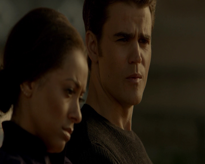 VampireDiaries-dot-nl_VampireDiaries-8x15WherePlanningAJuneWedding-deletedscenes0079.jpg