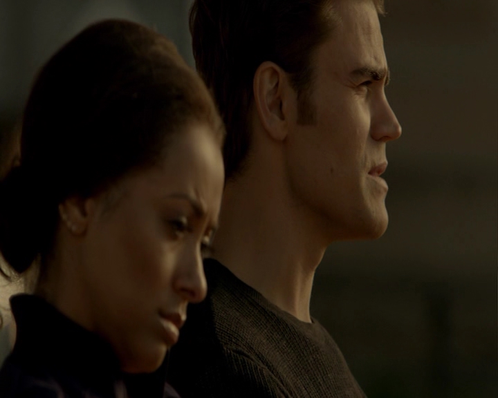 VampireDiaries-dot-nl_VampireDiaries-8x15WherePlanningAJuneWedding-deletedscenes0080.jpg