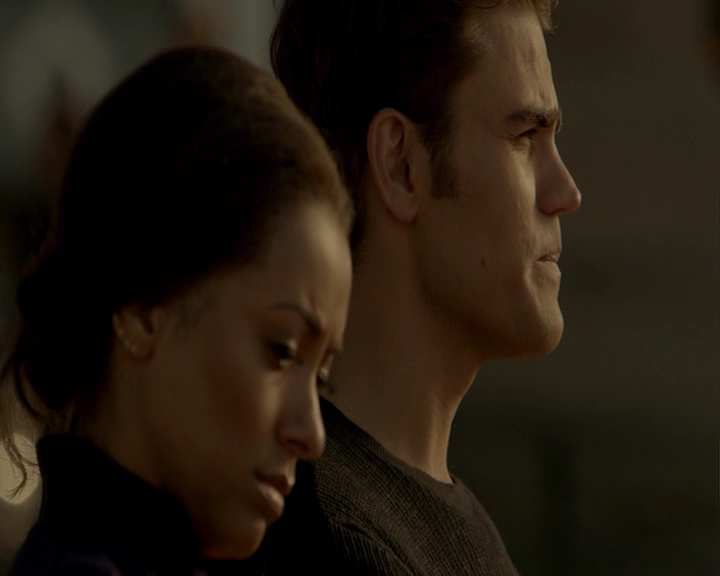 VampireDiaries-dot-nl_VampireDiaries-8x15WherePlanningAJuneWedding-deletedscenes0081.jpg