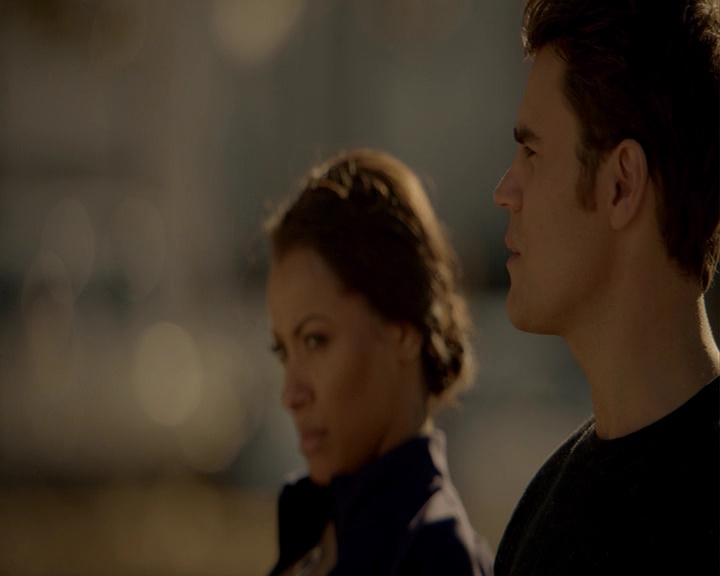 VampireDiaries-dot-nl_VampireDiaries-8x15WherePlanningAJuneWedding-deletedscenes0083.jpg