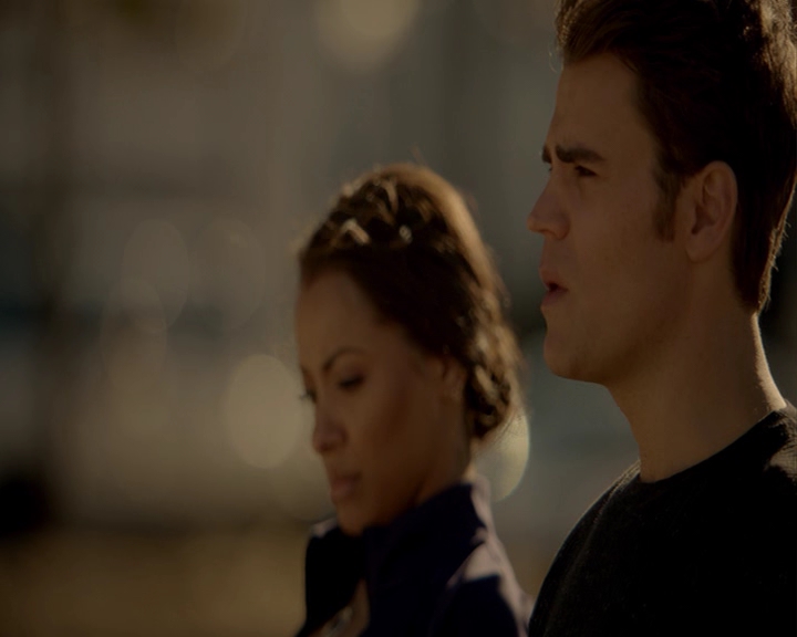 VampireDiaries-dot-nl_VampireDiaries-8x15WherePlanningAJuneWedding-deletedscenes0085.jpg