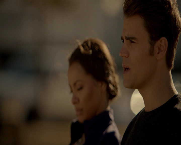 VampireDiaries-dot-nl_VampireDiaries-8x15WherePlanningAJuneWedding-deletedscenes0087.jpg