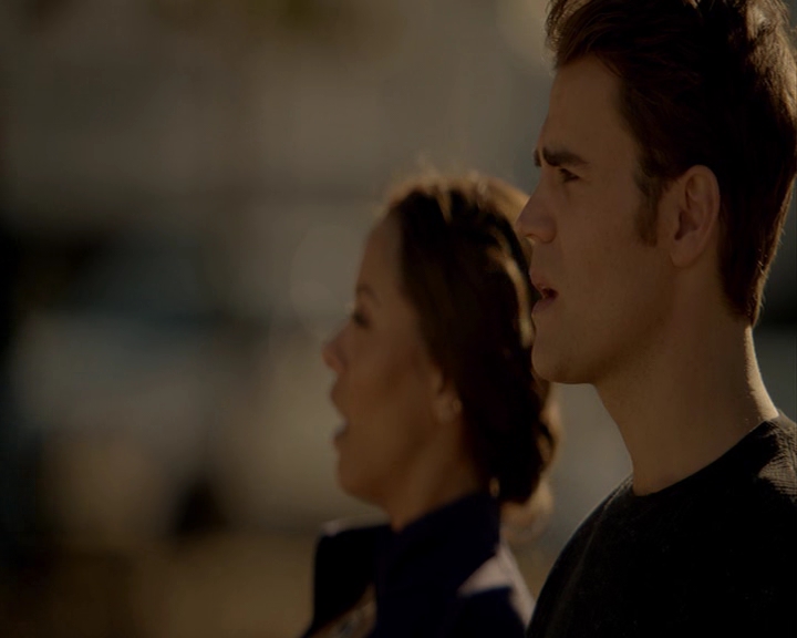 VampireDiaries-dot-nl_VampireDiaries-8x15WherePlanningAJuneWedding-deletedscenes0088.jpg