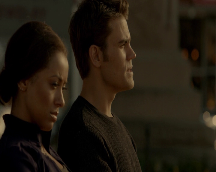 VampireDiaries-dot-nl_VampireDiaries-8x15WherePlanningAJuneWedding-deletedscenes0090.jpg