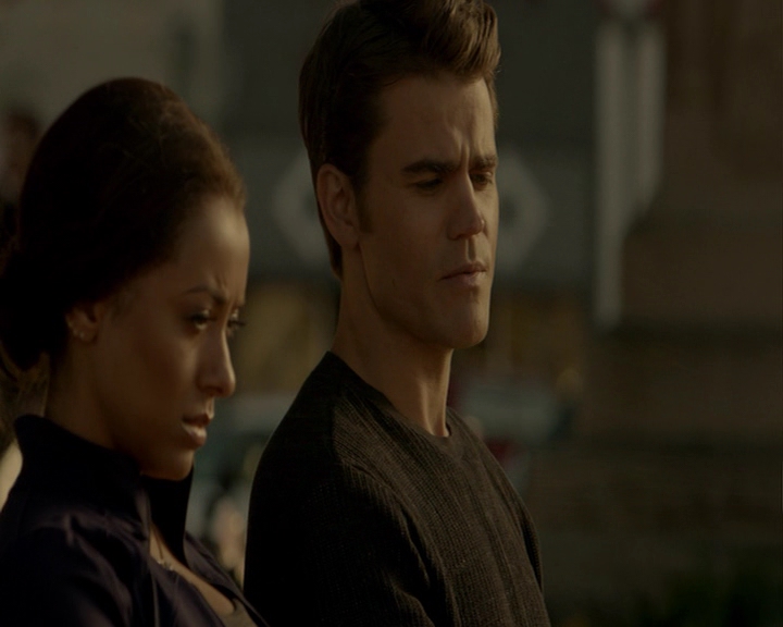 VampireDiaries-dot-nl_VampireDiaries-8x15WherePlanningAJuneWedding-deletedscenes0093.jpg
