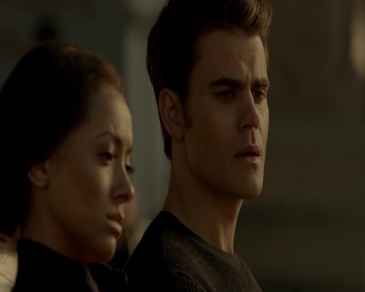 VampireDiaries-dot-nl_VampireDiaries-8x15WherePlanningAJuneWedding-deletedscenes0133.jpg