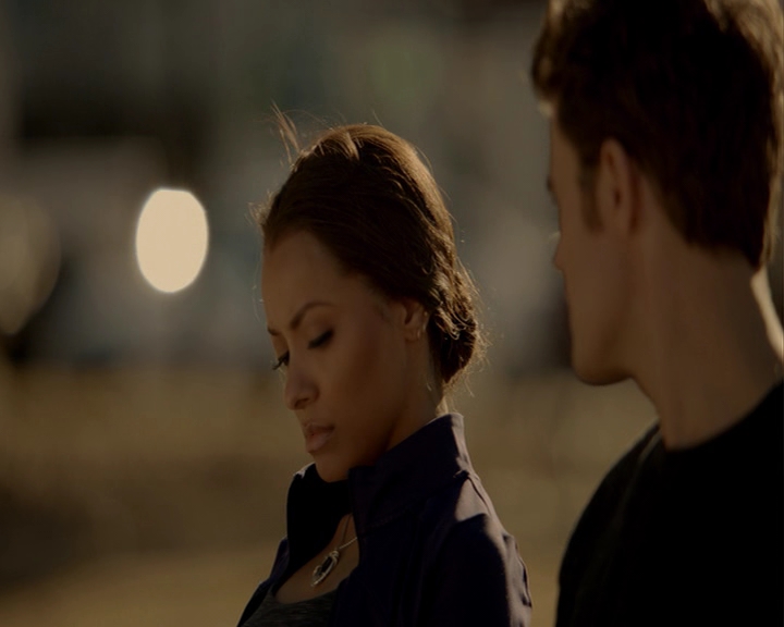 VampireDiaries-dot-nl_VampireDiaries-8x15WherePlanningAJuneWedding-deletedscenes0145.jpg