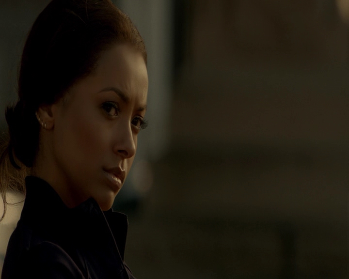 VampireDiaries-dot-nl_VampireDiaries-8x15WherePlanningAJuneWedding-deletedscenes0158.jpg