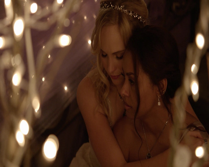 VampireDiaries-dot-nl_VampireDiaries-8x15WherePlanningAJuneWedding-deletedscenes0178.jpg