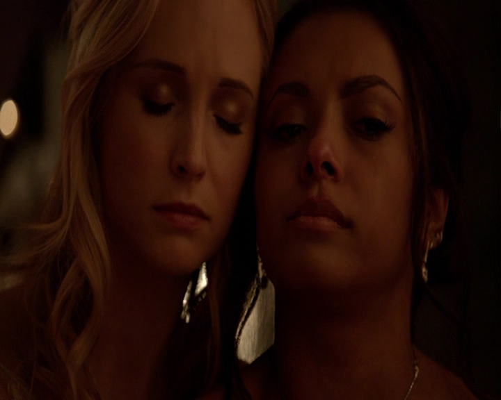 VampireDiaries-dot-nl_VampireDiaries-8x15WherePlanningAJuneWedding-deletedscenes0208.jpg