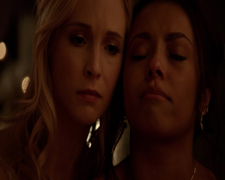 VampireDiaries-dot-nl_VampireDiaries-8x15WherePlanningAJuneWedding-deletedscenes0210.jpg