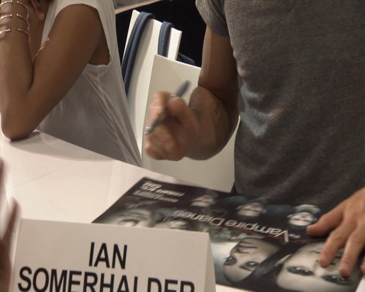 VampireDiaries-dot-nl_VampireDiaries-S8-2016Comic-ConPanel0008.jpg
