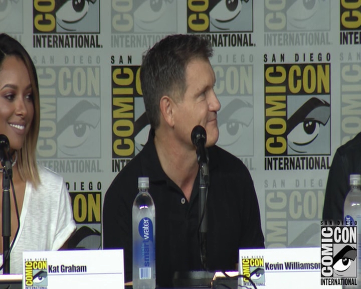 VampireDiaries-dot-nl_VampireDiaries-S8-2016Comic-ConPanel0187.jpg