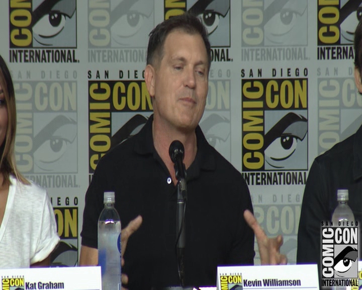 VampireDiaries-dot-nl_VampireDiaries-S8-2016Comic-ConPanel0495.jpg
