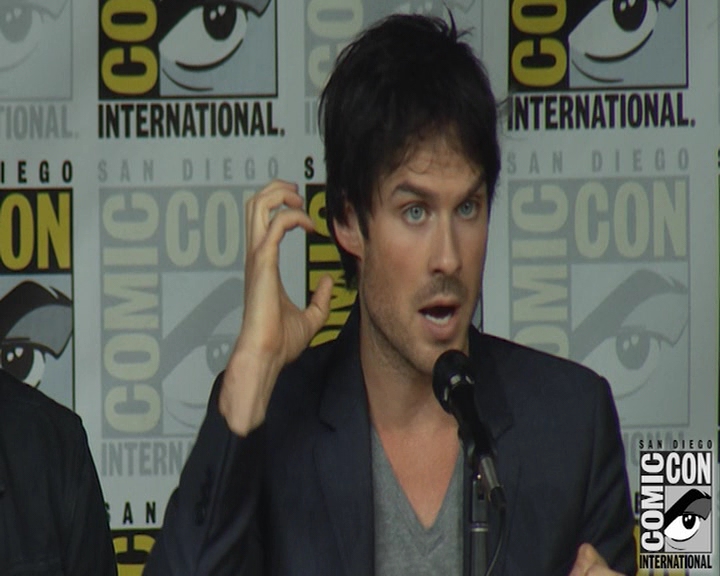 VampireDiaries-dot-nl_VampireDiaries-S8-2016Comic-ConPanel0602.jpg
