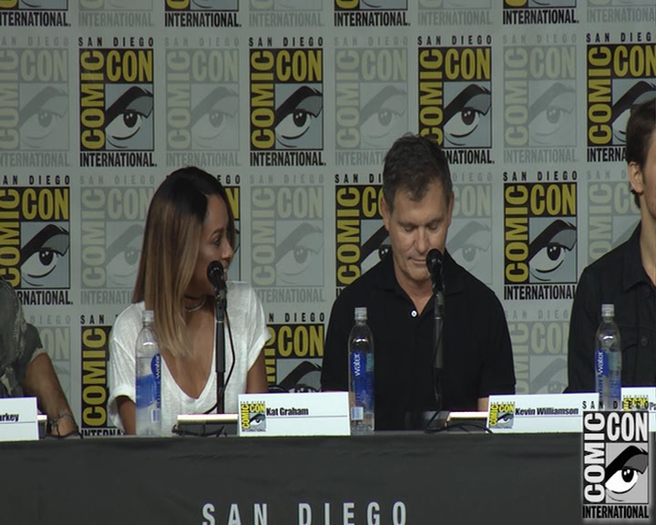 VampireDiaries-dot-nl_VampireDiaries-S8-2016Comic-ConPanel1065.jpg
