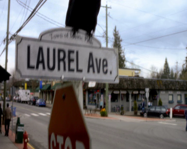 VampireDiaries-dot-nl_VampireDiaries-S8ComeVisitGeorgiaPSA0026.jpg