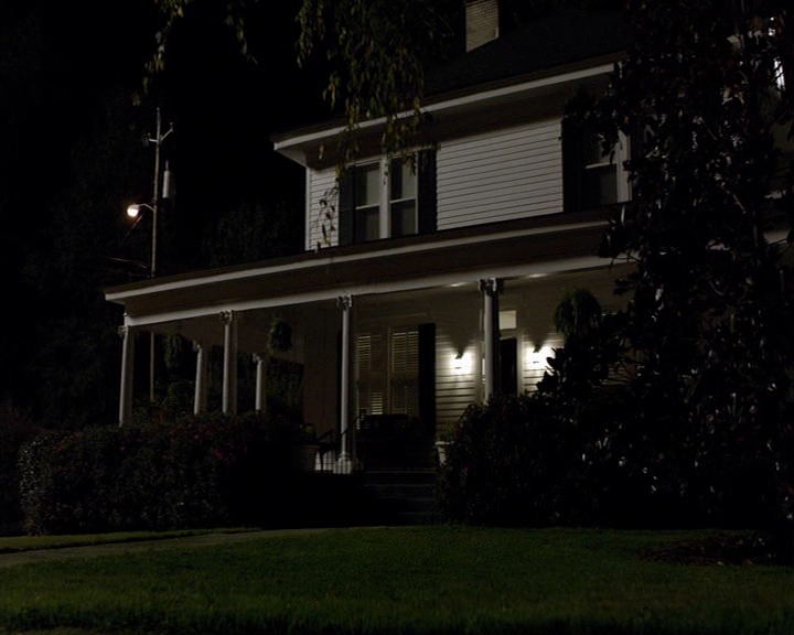 VampireDiaries-dot-nl_VampireDiaries-S8ComeVisitGeorgiaPSA0070.jpg