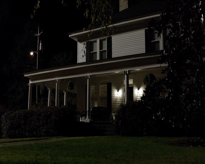 VampireDiaries-dot-nl_VampireDiaries-S8ComeVisitGeorgiaPSA0071.jpg