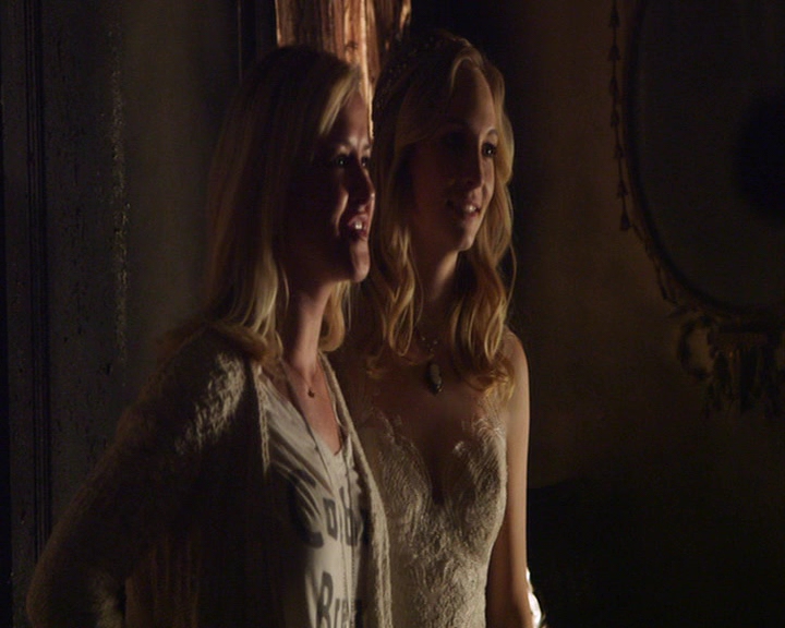 VampireDiaries-dot-nl_VampireDiaries-S8LastDayAsAVampire0092.jpg