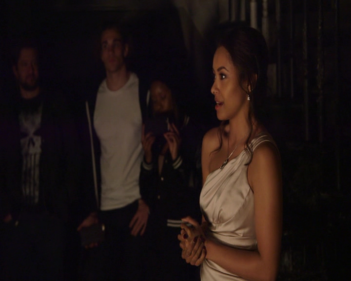 VampireDiaries-dot-nl_VampireDiaries-S8LastDayAsAVampire0445.jpg
