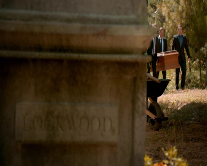 VampireDiaries-dot-nl_VampireDiaries-S8LastDayAsAVampire0487.jpg