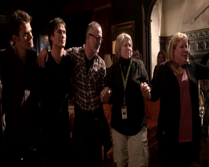 VampireDiaries-dot-nl_VampireDiaries-S8LastDayAsAVampire0800.jpg