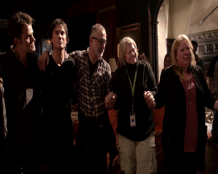 VampireDiaries-dot-nl_VampireDiaries-S8LastDayAsAVampire0808.jpg