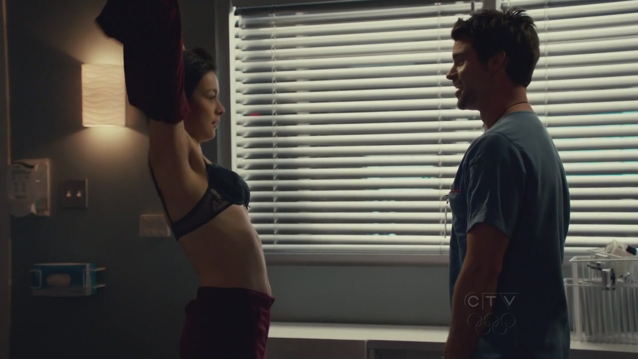 VampireDiariesWorld-dot-org_SavingHopeS01E02-2163.jpg