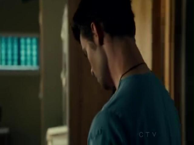 VampireDiariesWorld-dot-org_SavingHopeS01E12-2194.jpg