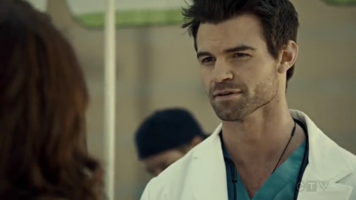 VampireDiariesWorld-dot-org_SavingHope2x04-1157.jpg