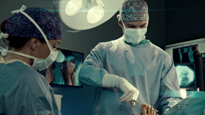 VampireDiariesWorld_dot_nl-SavingHope3x09-1704.jpg