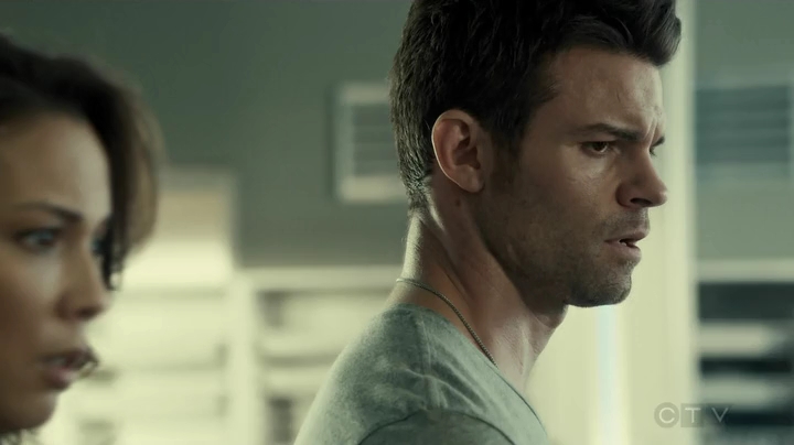 VampireDiariesWorld_dot_nl-SavingHope3x10-2136.jpg VampireDiariesWorld_dot_nl-SavingHope3x10-2136.jpg