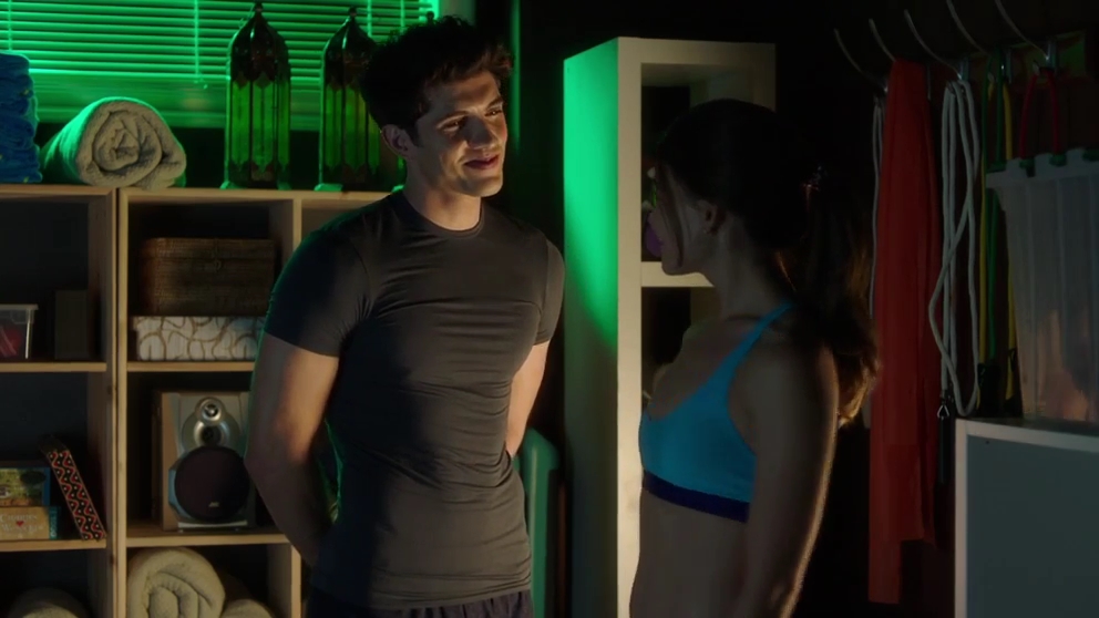 VampireDiariesWorld-dot-nl_FamousInLove2x01-0423.jpg