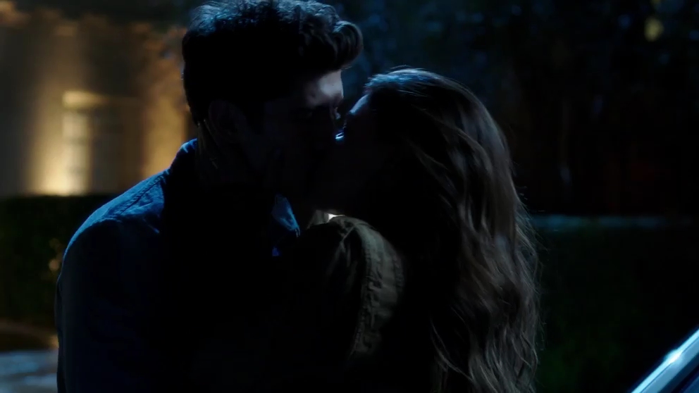VampireDiariesWorld-dot-nl_FamousInLove2x01-0668.jpg