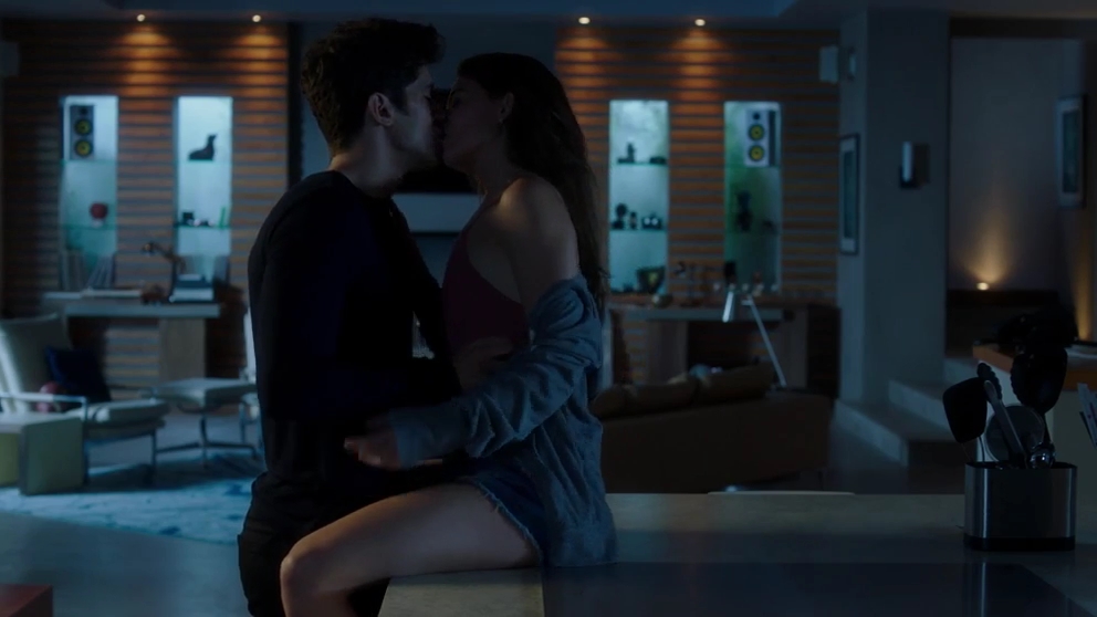 VampireDiariesWorld-dot-nl_FamousInLove2x02-1024.jpg VampireDiariesWorld-dot-nl_FamousInLove2x02-1024.jpg