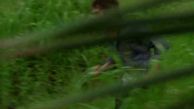 VampireDiariesWorld-dot-org_Lost-1x02PilotPart2-00184.jpg