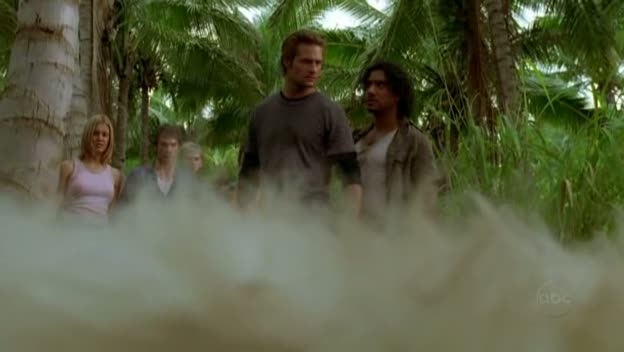 VampireDiariesWorld-dot-org_Lost-1x02PilotPart2-00191.jpg