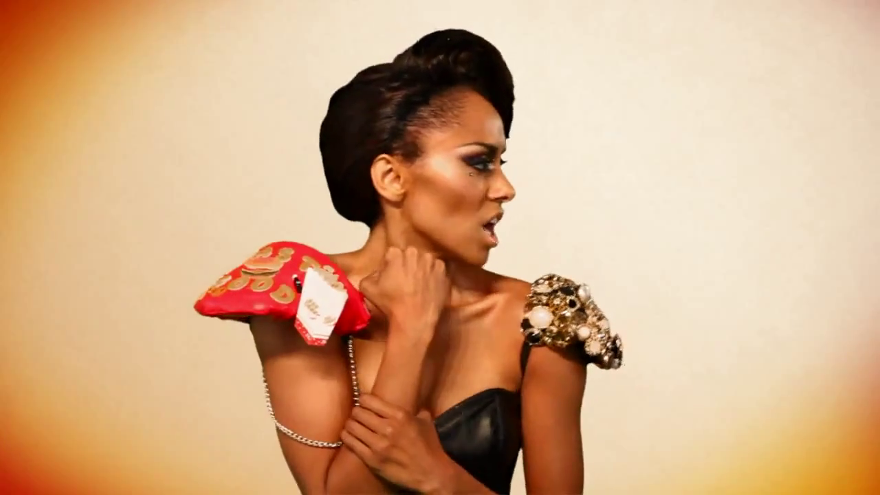 VampireDiariesWorld_dot_org-Sassy00178.png