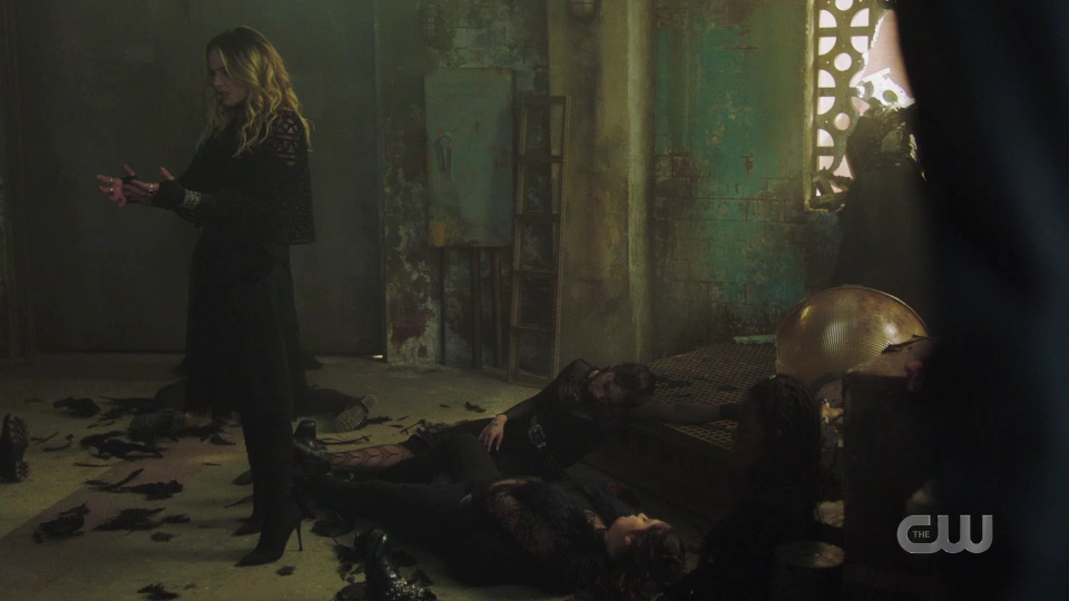 VampireDiariesWorld-dot-nl_Charmed1x19-0042.jpg