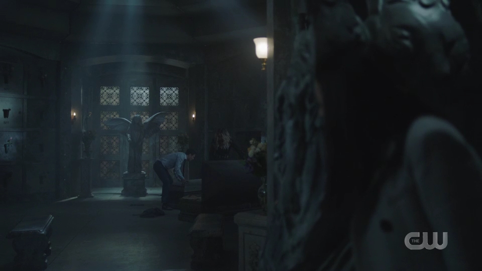 VampireDiariesWorld-dot-nl_Charmed1x19-0227.jpg