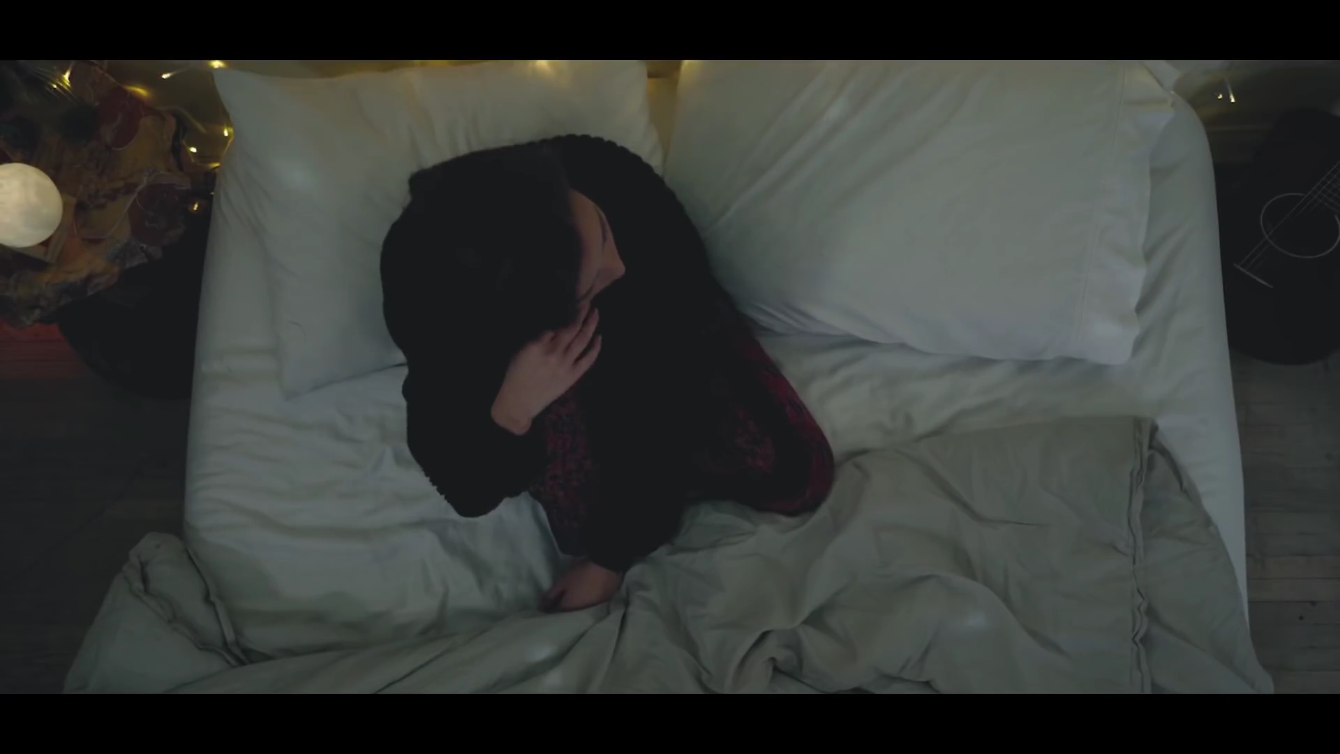 VampireDiariesWorld-dot-MeliseTryingToSleep0020.jpg