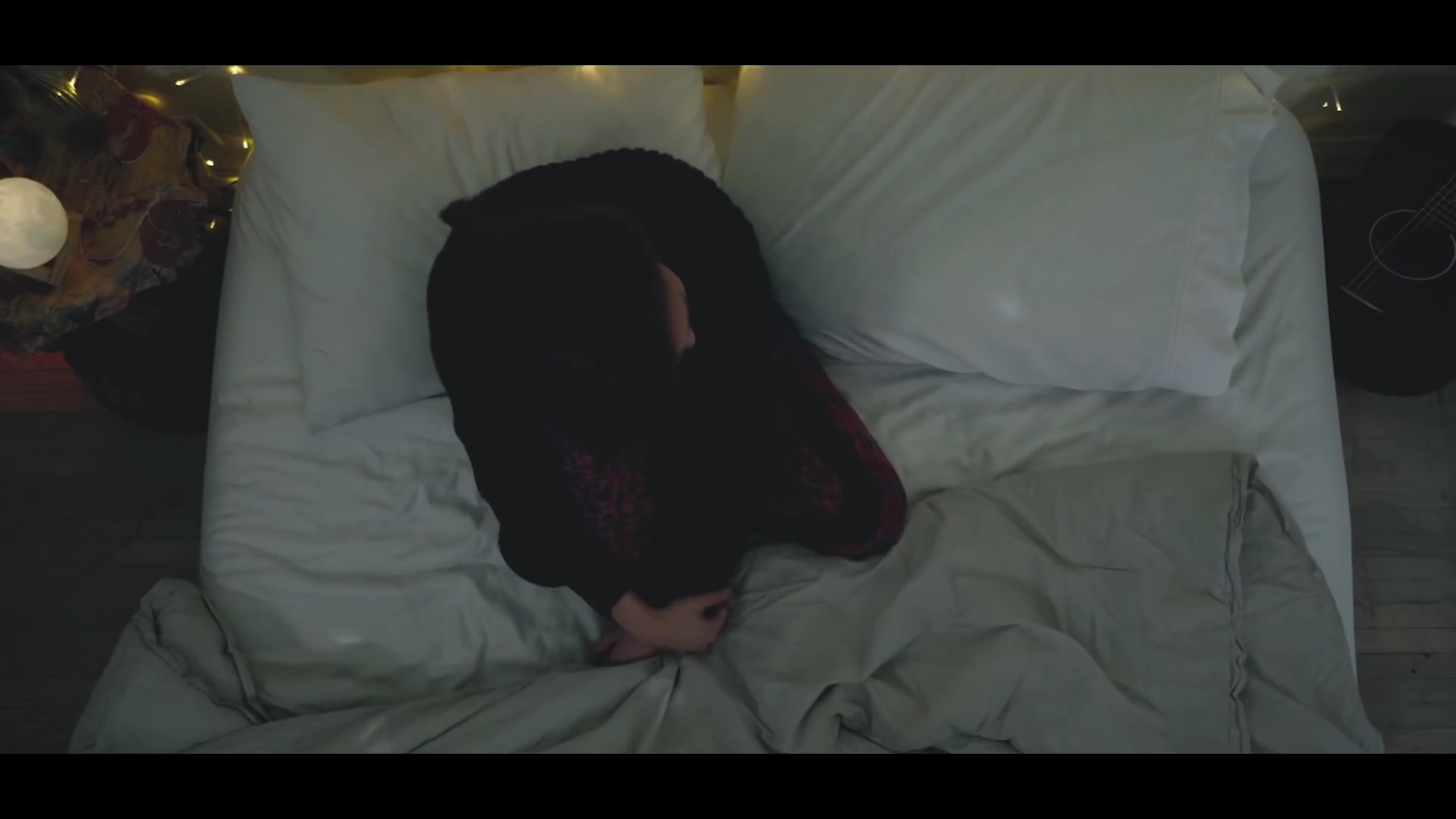 VampireDiariesWorld-dot-MeliseTryingToSleep0022.jpg