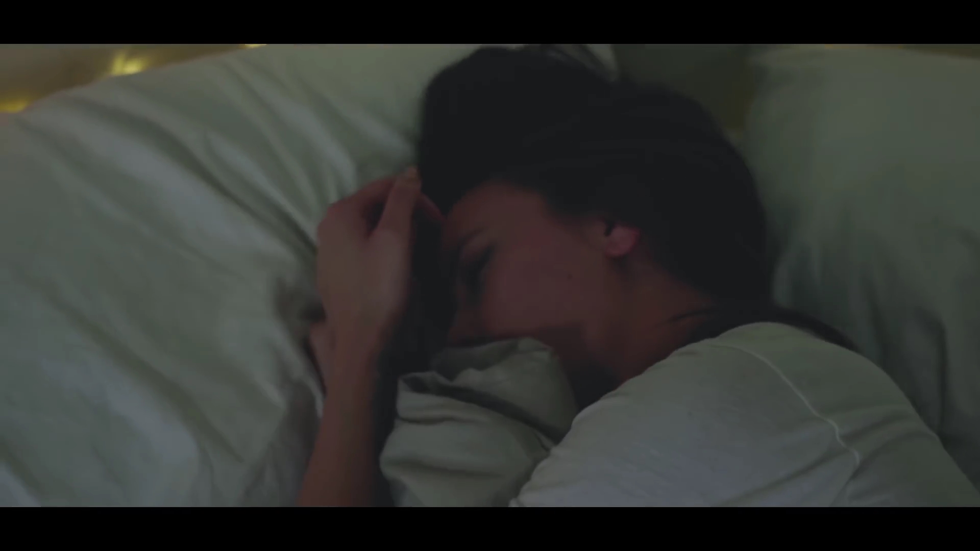 VampireDiariesWorld-dot-MeliseTryingToSleep0026.jpg