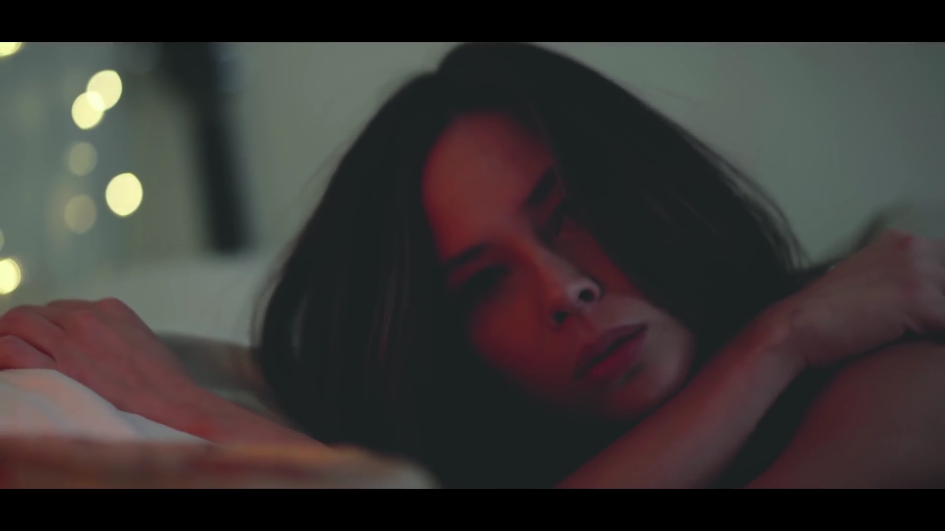 VampireDiariesWorld-dot-MeliseTryingToSleep0070.jpg