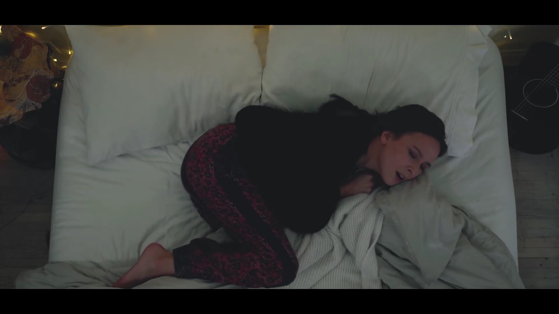 VampireDiariesWorld-dot-MeliseTryingToSleep0096.jpg